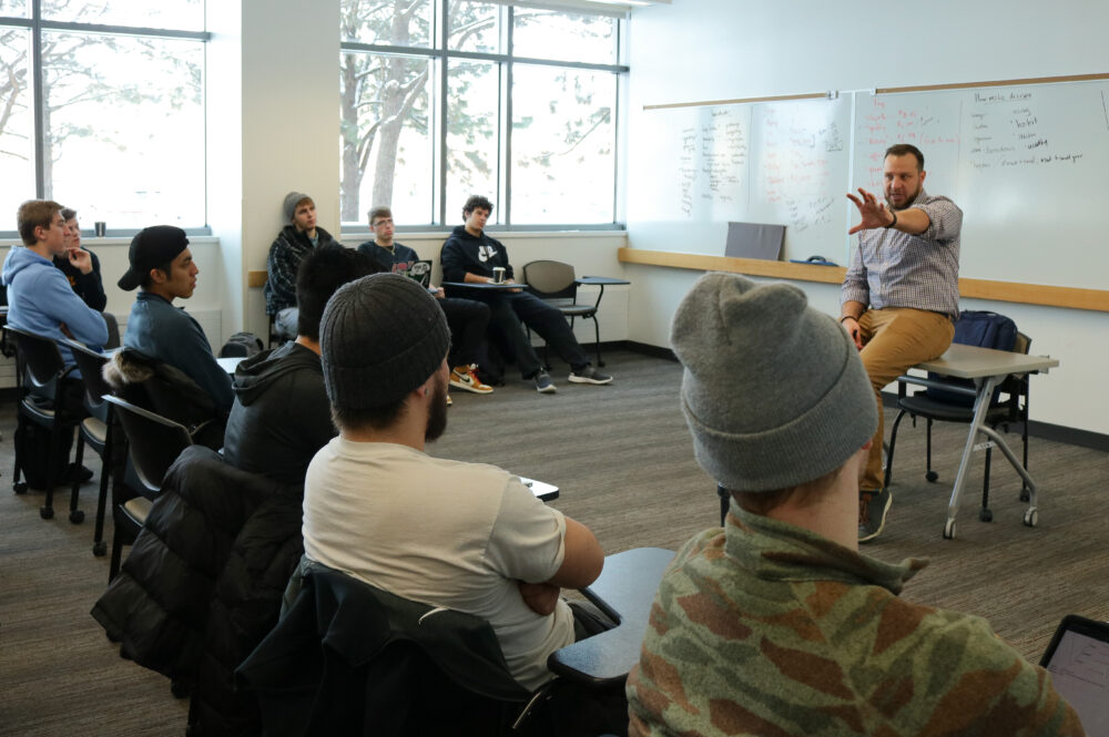 Marshall Lichty '99 talks to students in the Applied Marketing January Interim Experience class.
