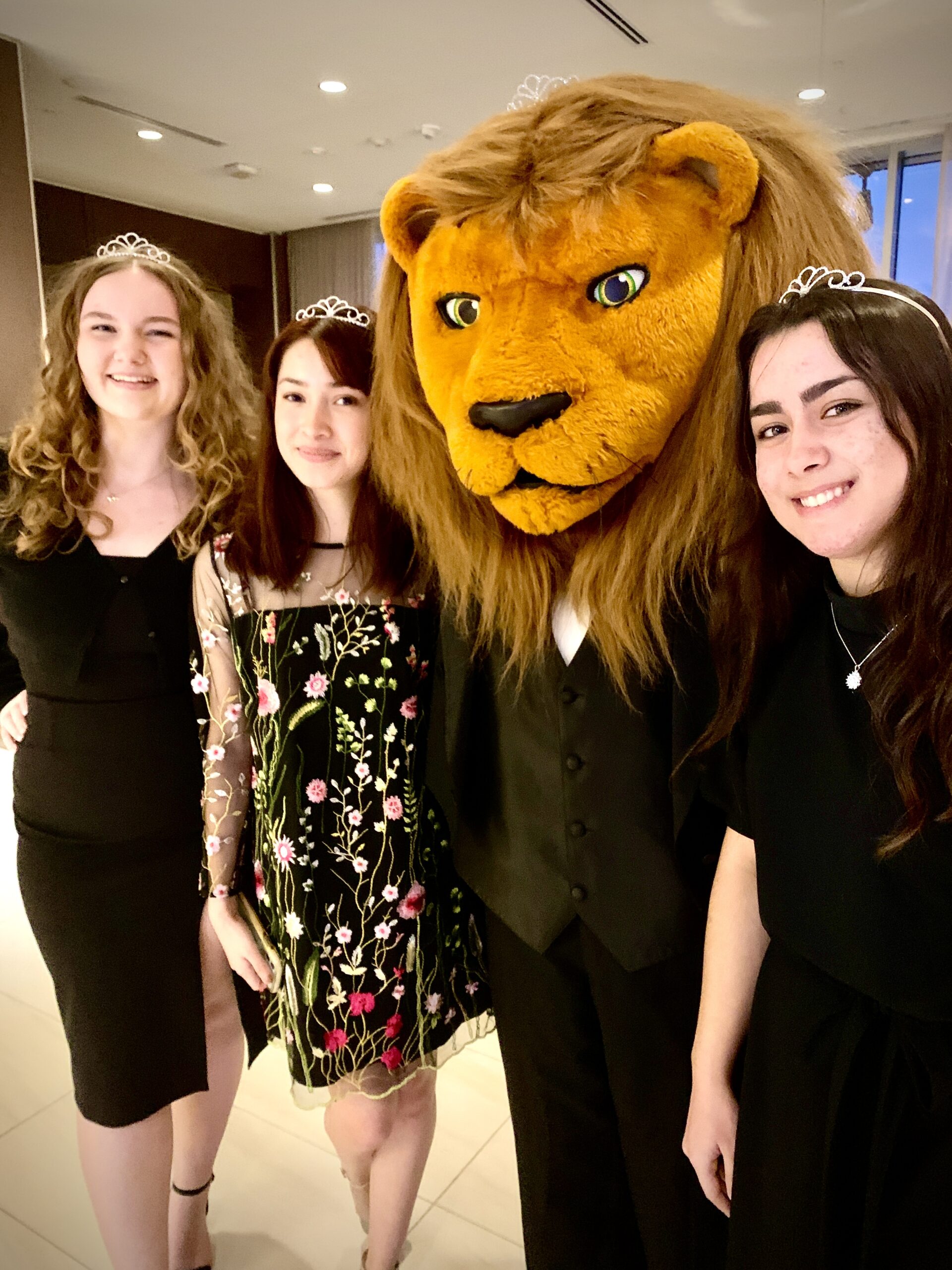 Gusties Raise $500K for First-Generation Students in One Evening 